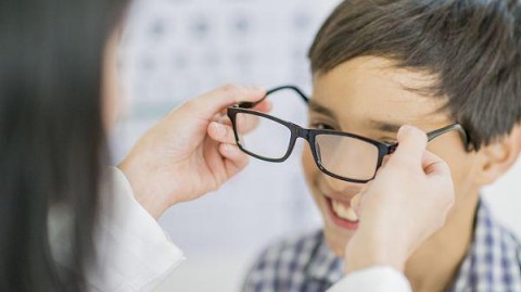 万新矫正视力镜片靠谱吗？一文给你说透！