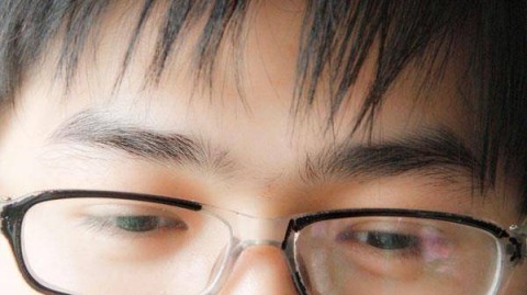 150度近视属于轻度近视，不戴眼镜通常不会直接导致度数加深，但可能引发视疲劳等问题